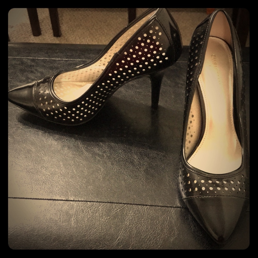 Black pumps